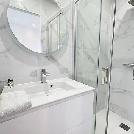 Providence - Helene Ii - Renovated 2-room In The Heart Of